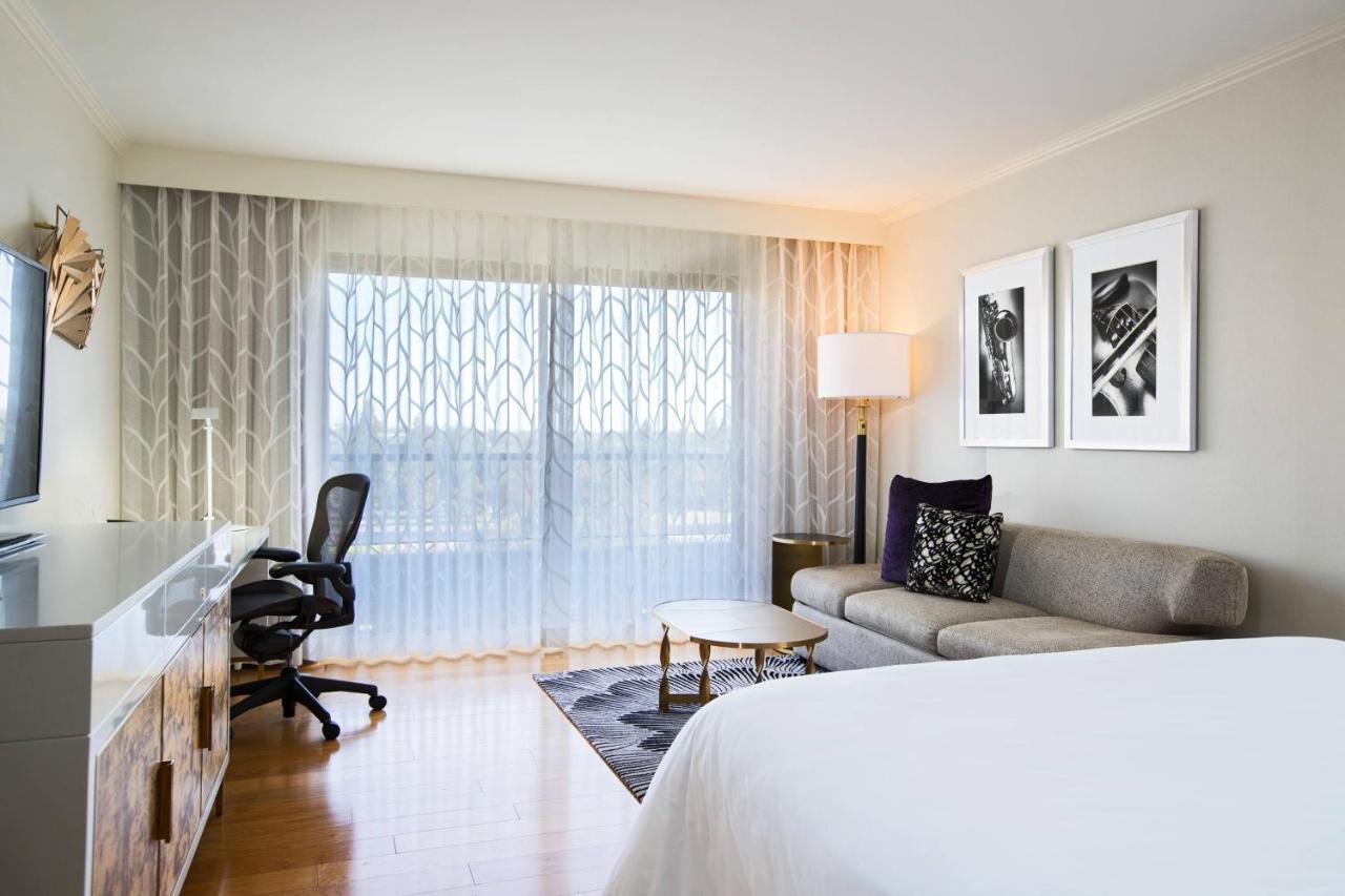 Deluxe Guest room 1 King Sofa bed Lake view Balcony