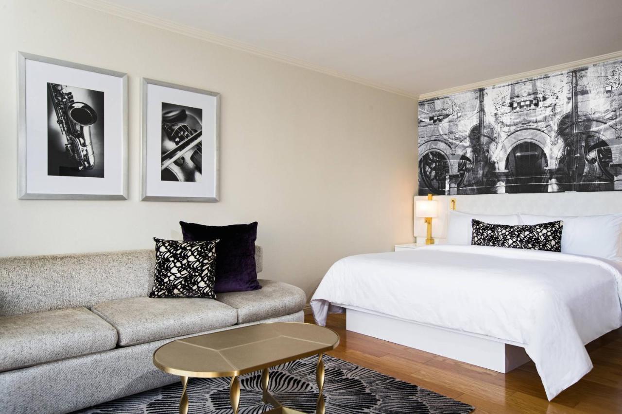 Traditional Guest room 1 King Sofa bed City view