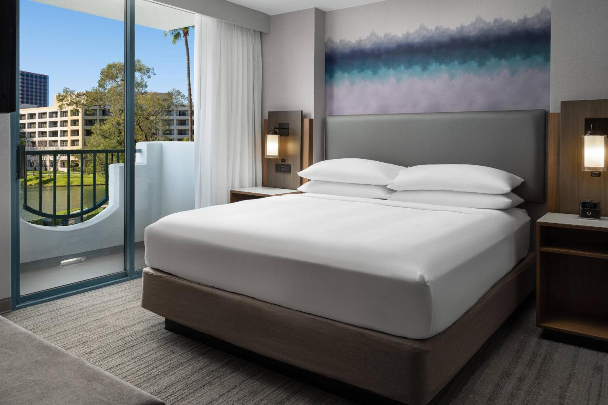 1 Bedroom Suite 1 King Sofabed Lake view